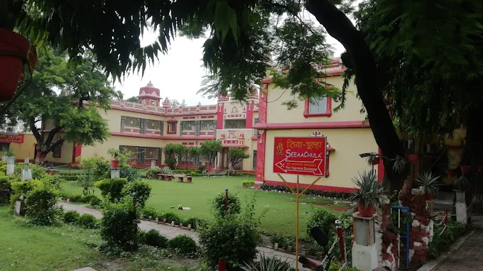 Birla Dharmashala Ayodhya — AC deluxe room (on-site photo).